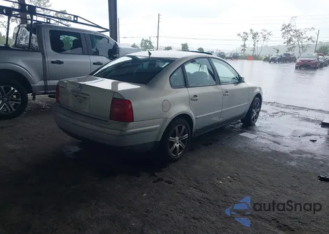 1999 Volkswagen Passat Gls from USA, damaged, VIN WVWMA63B3XE499596